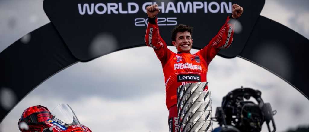 Emotiva coronación de Marc Márquez, que igualó a Valentino Rossi