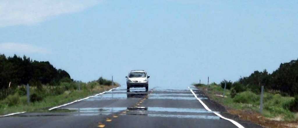 Por qué a veces parece que hay agua en la ruta: la explicación científica
