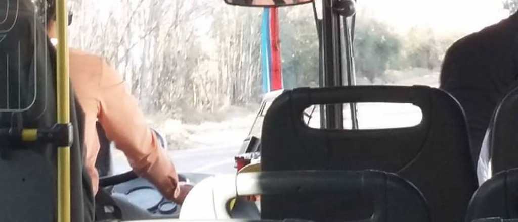 Encontró fajos de 100 mil pesos en un micro a San Rafael y busca al dueño