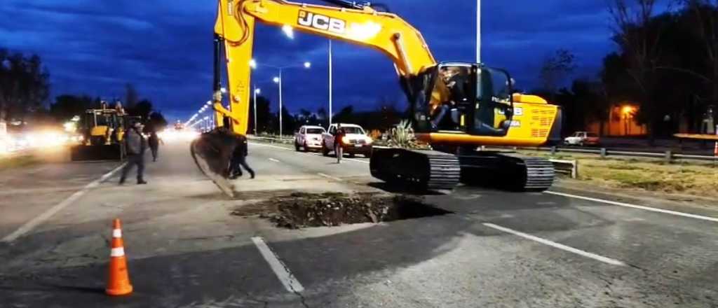 Acceso Sur afectado por un socavón: desvíos en el tránsito