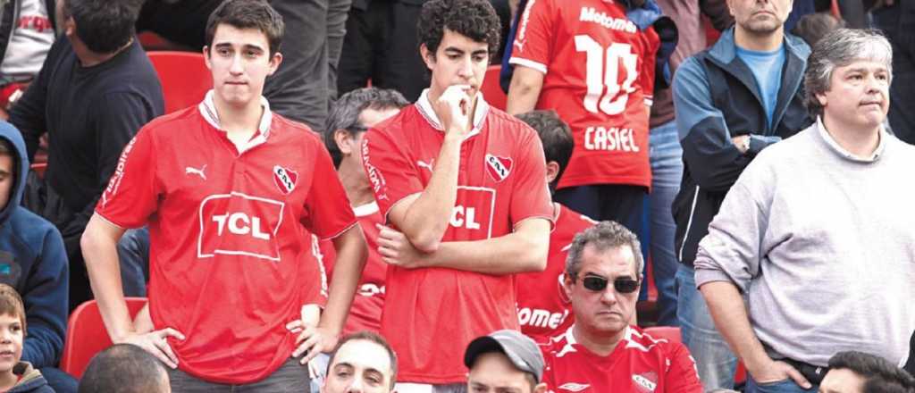 Arde Independiente: hinchas rechazan el cambio de marca de ropa