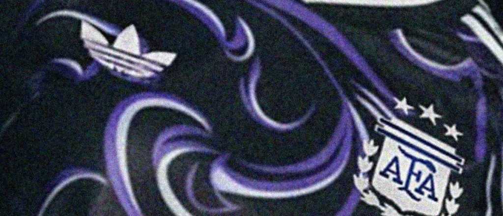 Se filtró la camiseta suplente de Argentina para el Mundial y hay polémica