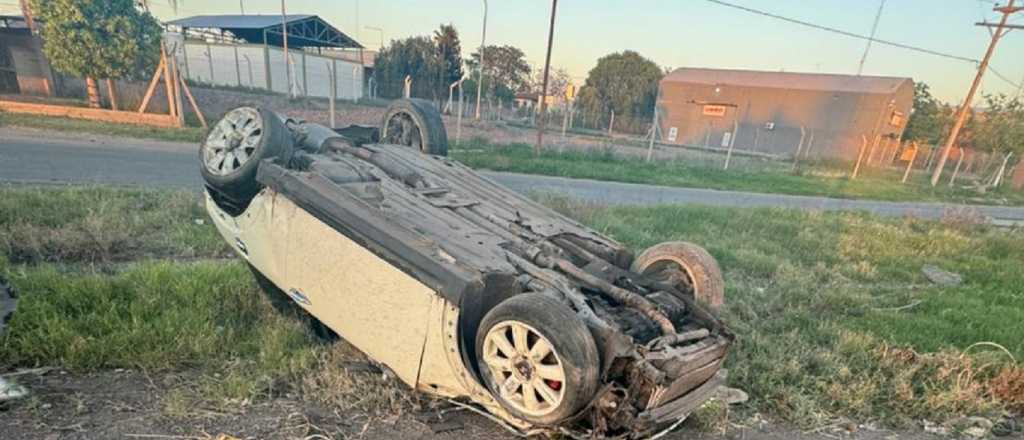 Manejaba ebrio con su Mini Cooper y volcó en el Acceso Este