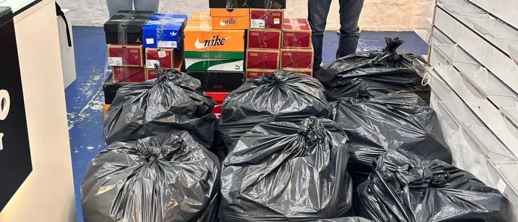 Aparatoso allanamiento en Galería Piazza con gendarmes