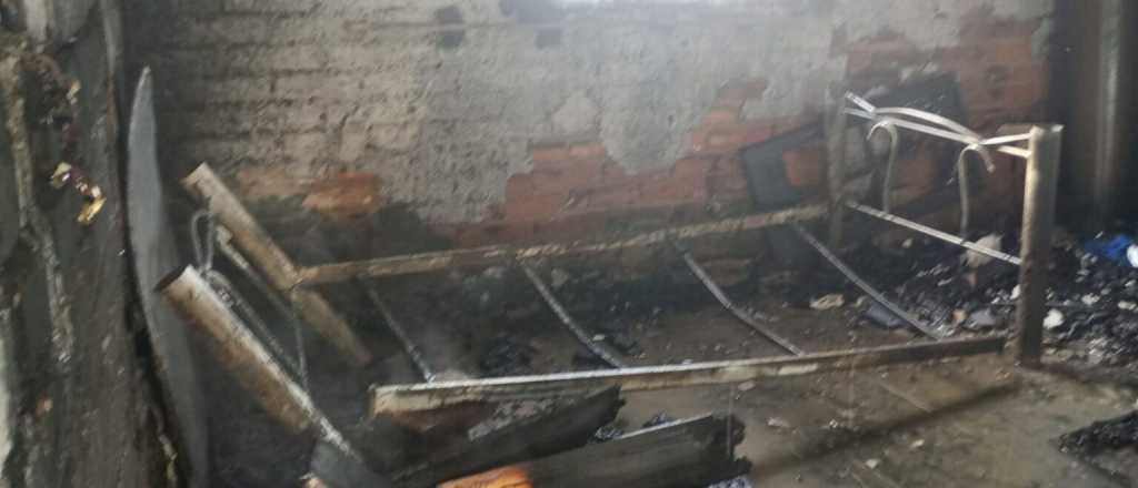 Un incendio destruyó una casa en San Martín