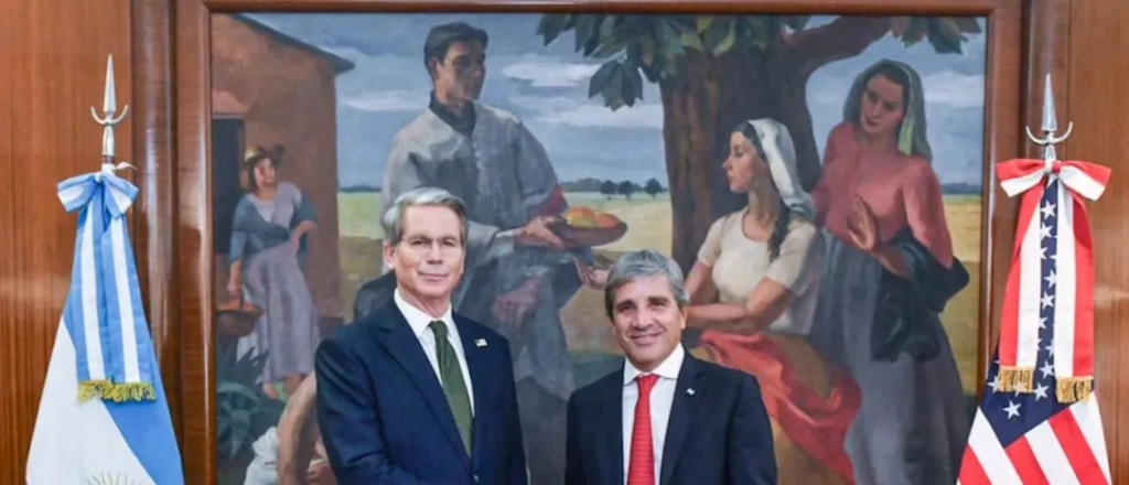 Caputo llega a Washington y se reúne con Bessent