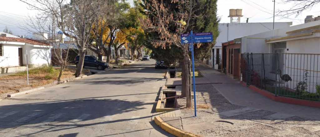 Llegaba a su casa en el barrio Parque de Godoy Cruz y le robaron el auto