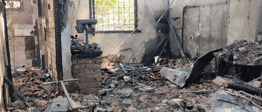 Un incendio consumió una casa de Guaymallén