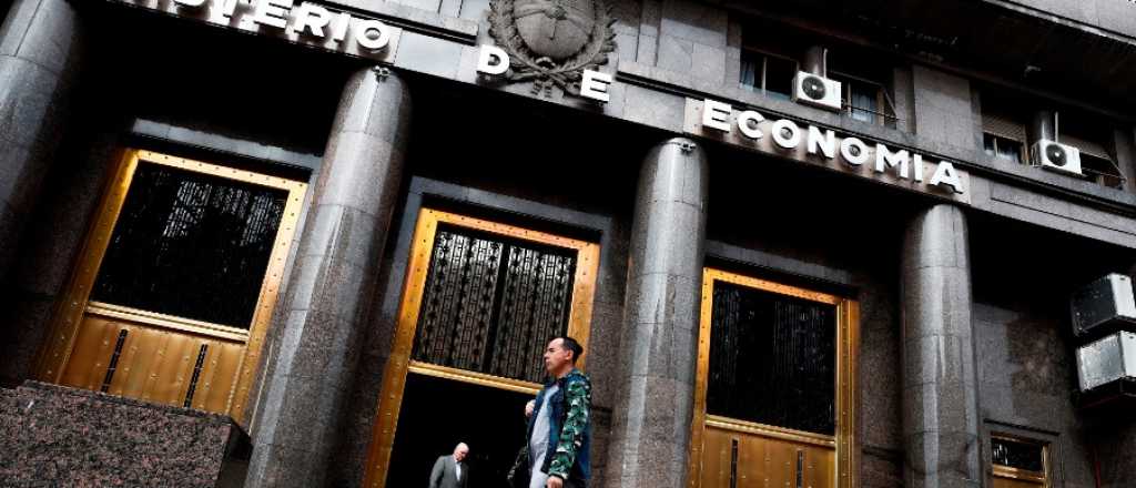 Pese a los pagos de deuda, el Gobierno mantuvo el superávit financiero