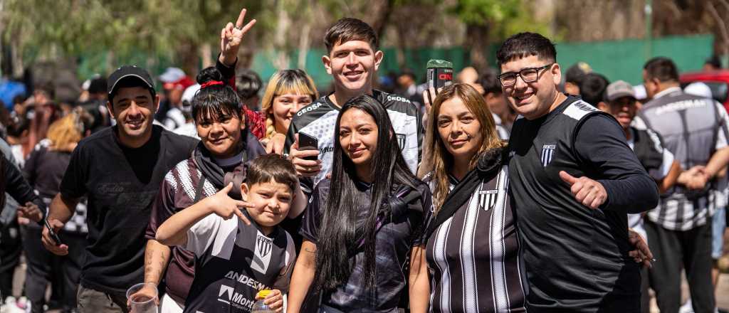 Video: Gimnasia parti&oacute; rumbo a la final en medio de un caravanazo