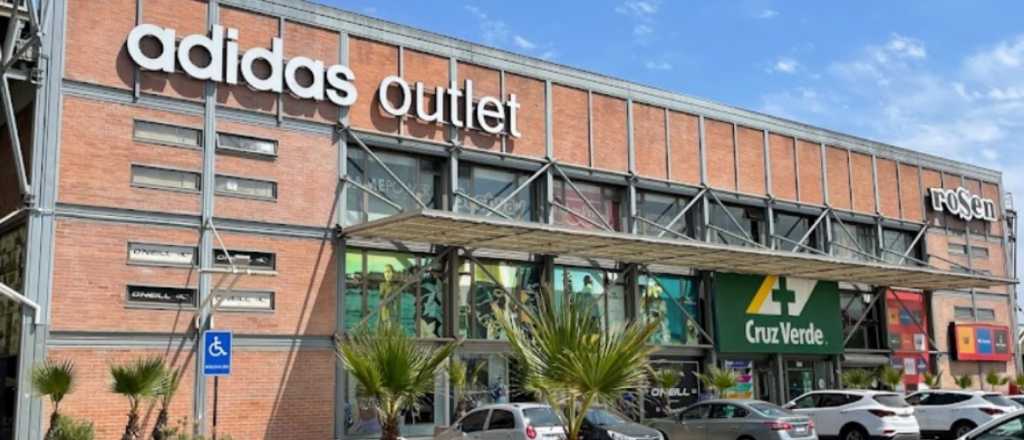 ¿Sigue conviniendo comprar en Chile?: los precios en los outlets