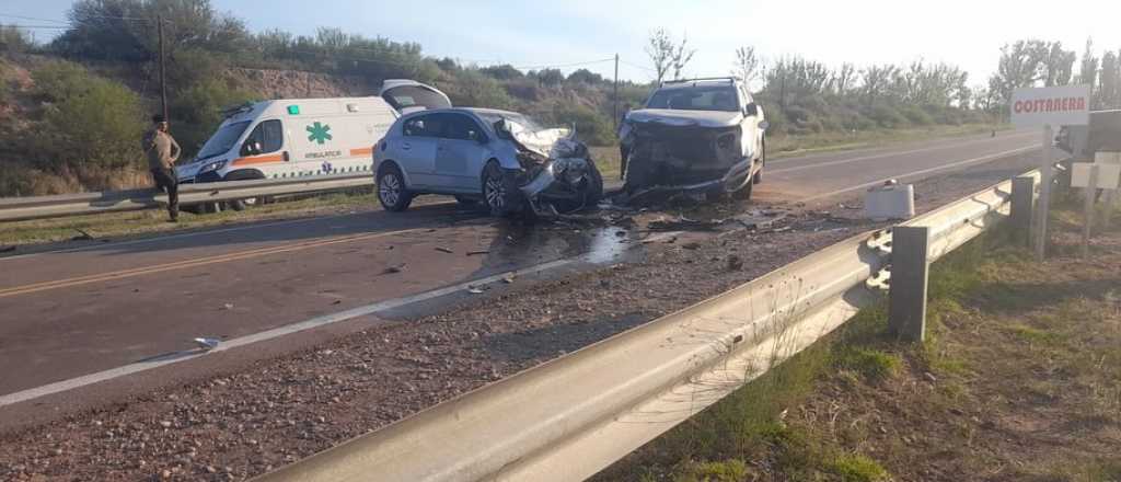 Un choque frontal en la Ruta 143 dejó dos policías heridos