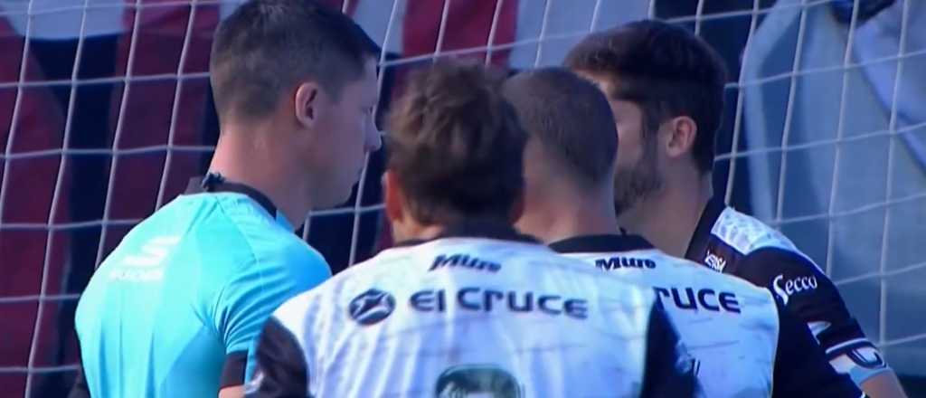 ¿Fue mano? El video del gol anulado a Gimnasia en la final