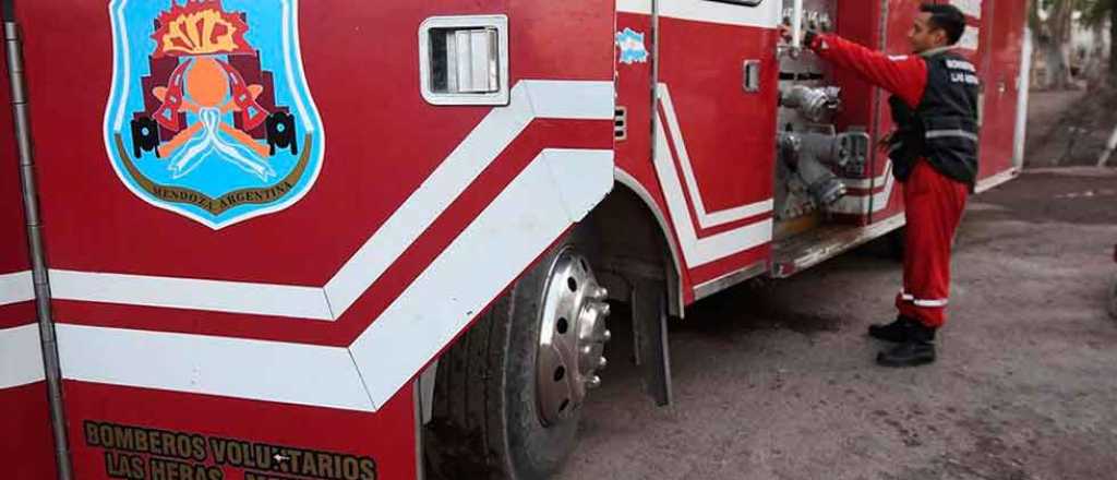 En llamas en Las Heras: viviendas y autos arrasados en la noche