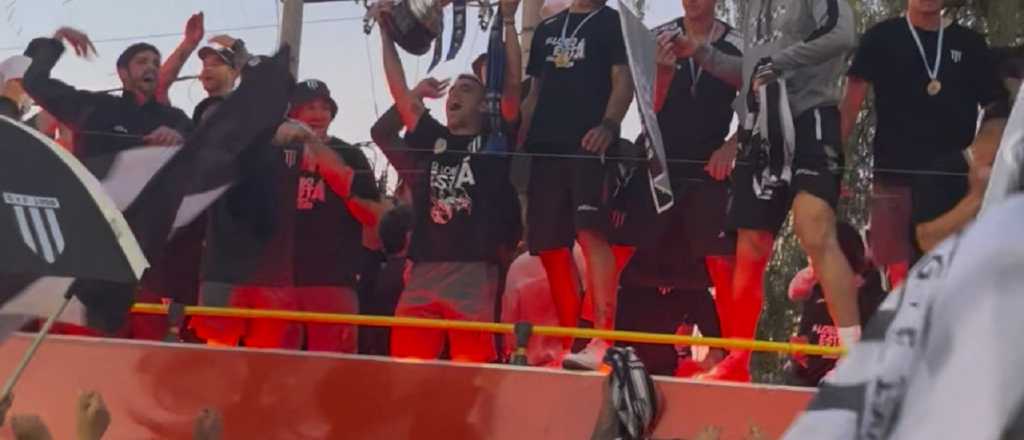 Videos: así fue la caravana que recibió a Gimnasia tras el ascenso 