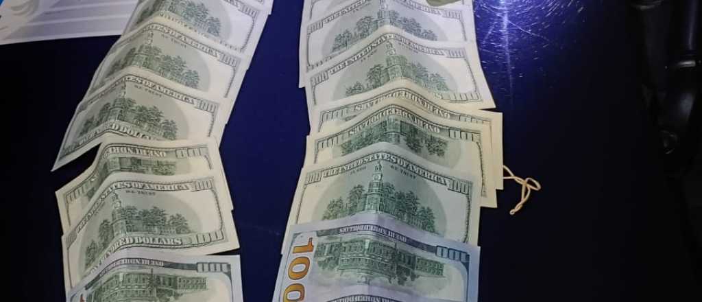 Detuvieron a dos hombres armados y con miles de dólares en Godoy Cruz