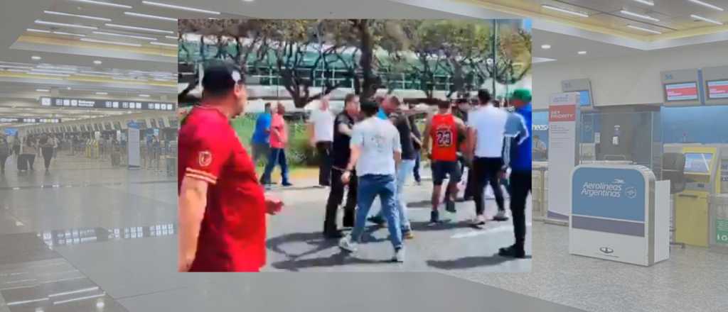 Video: taxistas y choferes de Uber a las piñas en Aeroparque