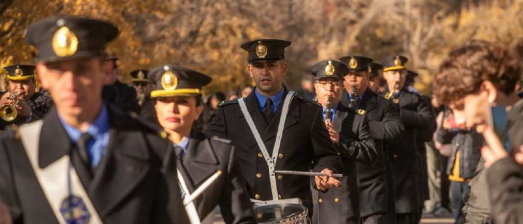 La Policía de Mendoza celebra sus 215 años con un desfile en El Rosedal