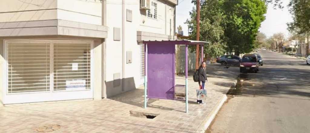 Una docente fue asaltada mientras esperaba el colectivo con su bebé