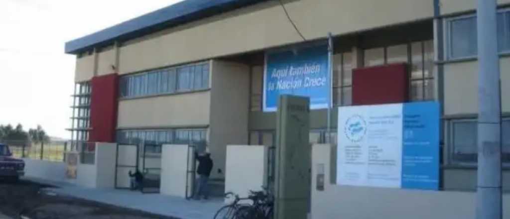 Una alumna de primaria golpeó salvajemente a la directora de la escuela