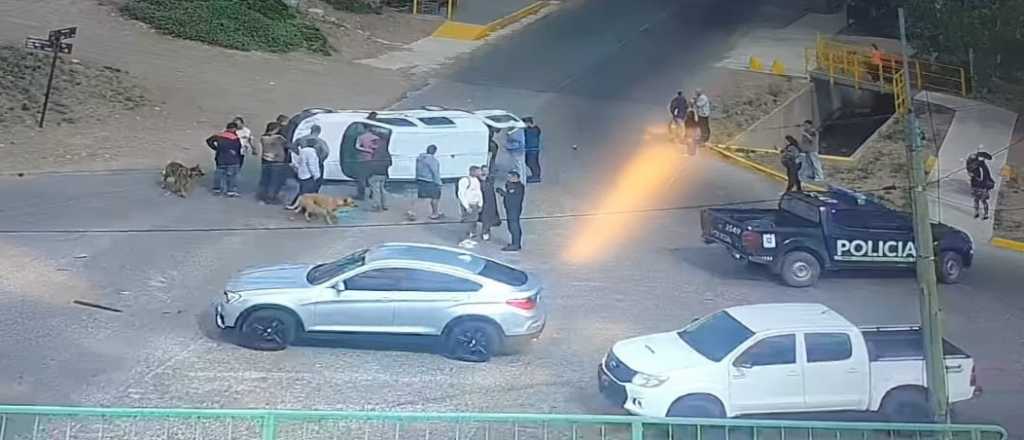 Choque y vuelco en Acceso Sur y Olavarr&iacute;a de Luj&aacute;n de Cuyo
