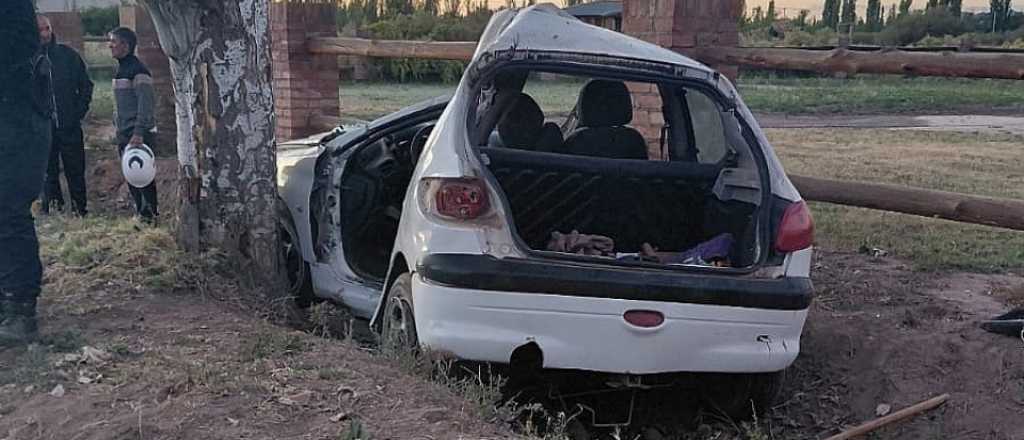 Un joven chocó contra un árbol y sufrió graves heridas en San Rafael