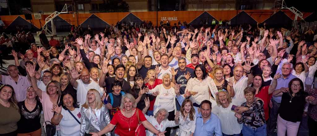 Las Heras celebr&oacute; el Gran Baile Familiar con m&uacute;sica y sorteos en el Polimeni