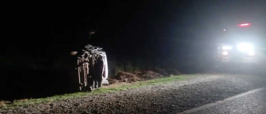 Murió un mendocino en un vuelco en Neuquén cuando viajaba con un amigo
