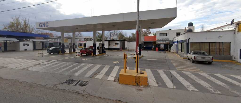 Simularon ir al baño y lo asaltaron en una estación de GNC en Las Heras