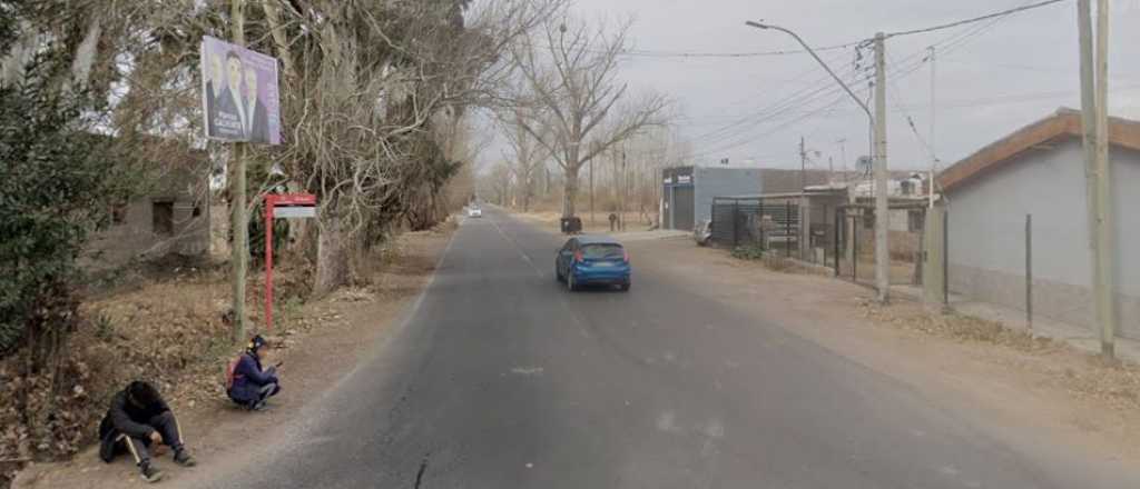 Una mujer fue asaltada mientras iba en su moto en Los Corralitos