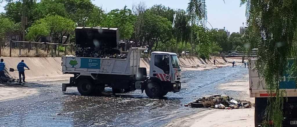 Retiraron más de 110 toneladas de basura del Canal Papagayos, en Ciudad