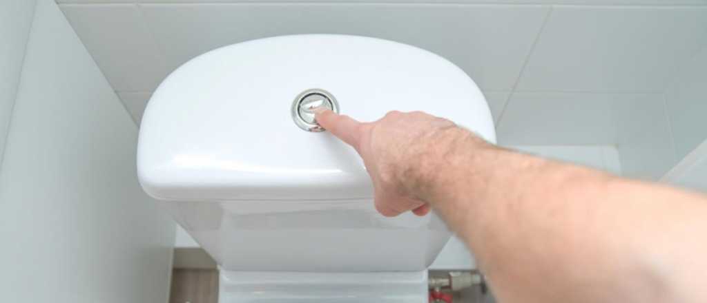 El error que muchos cometen al usar el inodoro y afecta la salud