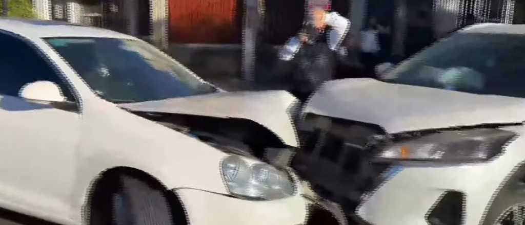 Iba en contramano y chocó de frente contra una camioneta en San José