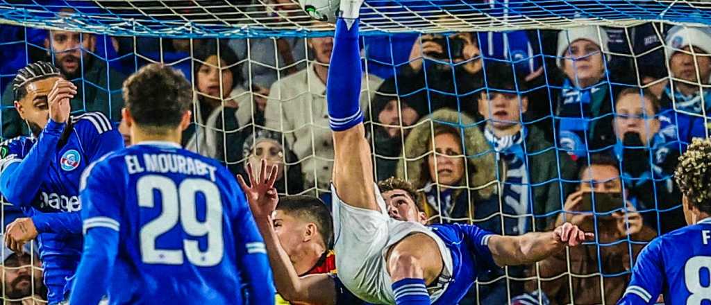 Video: brutal golazo de chilena de Panichelli en la Conference League