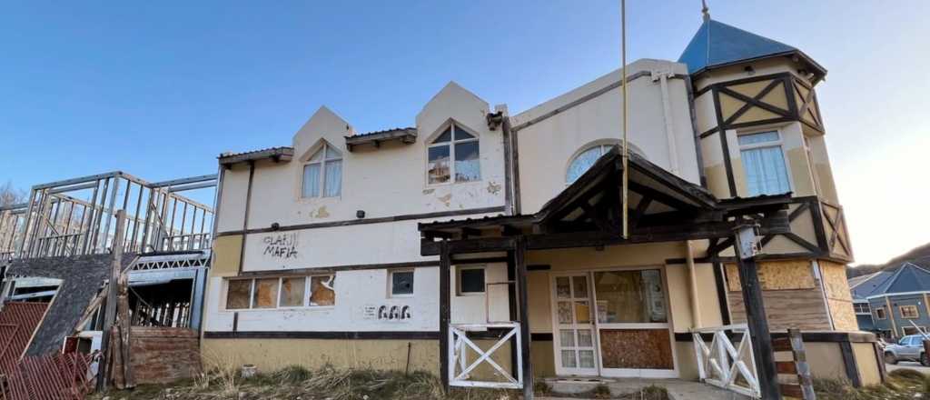 Encontraron un cuerpo en un hotel de los Kirchner que está usurpado