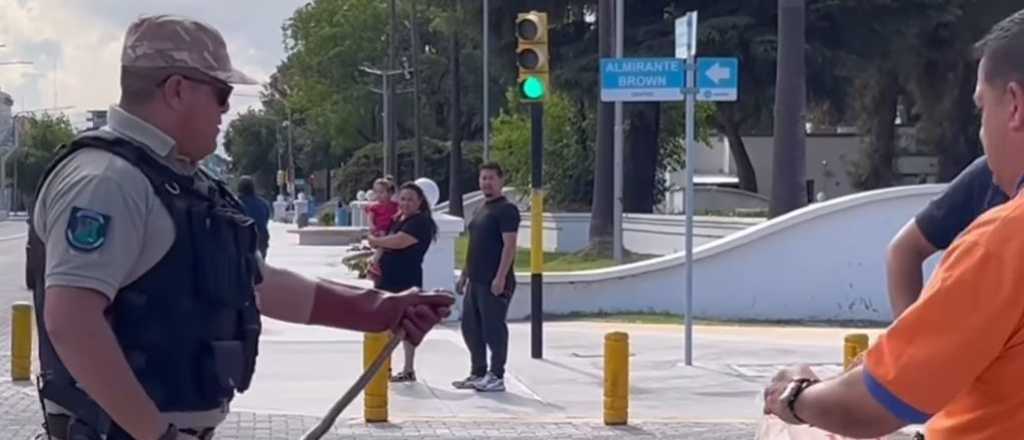 Video: susto por una serpiente en pleno centro de San Martín