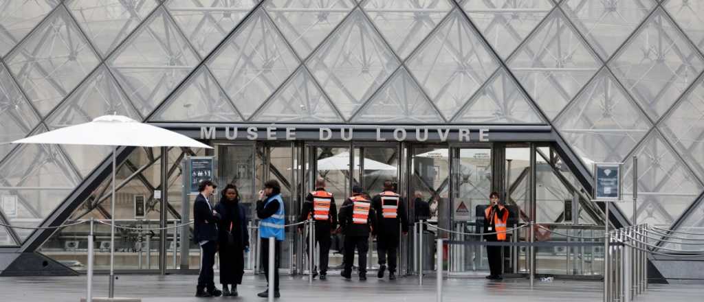 Dos detenidos por el millonario robo al Museo de Louvre