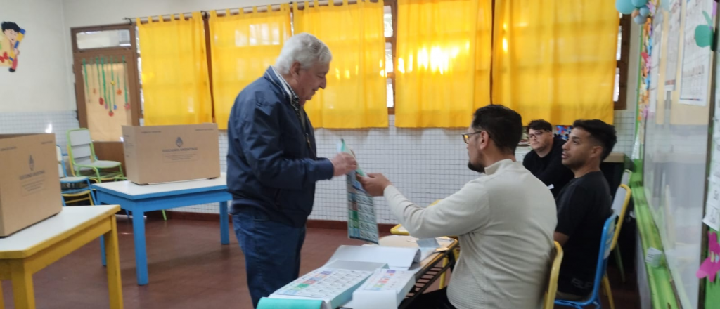 Abrieron las escuelas y comenzaron las elecciones en seis departamentos