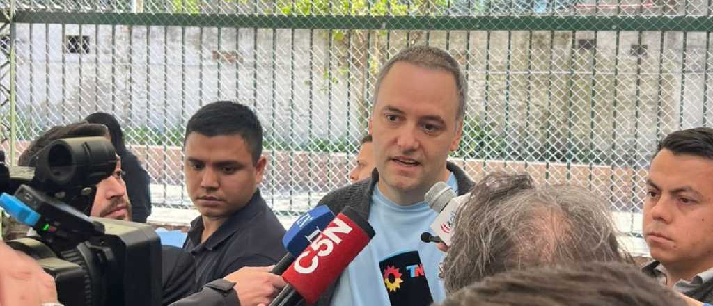 Video: Adorni fue increpado por un hombre a los gritos cuando salía de votar