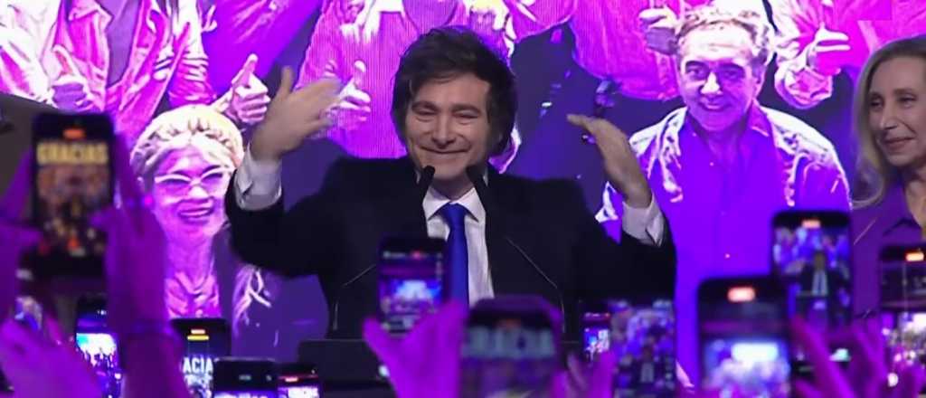 Milei: "¡Qué linda que está la Argentina y qué lindo le queda el violeta!"