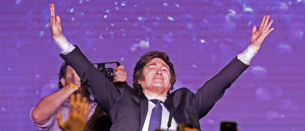 Triunfo en todo el pa&iacute;s: Milei gan&oacute; con el 40,7% y convoc&oacute; a los gobernadores