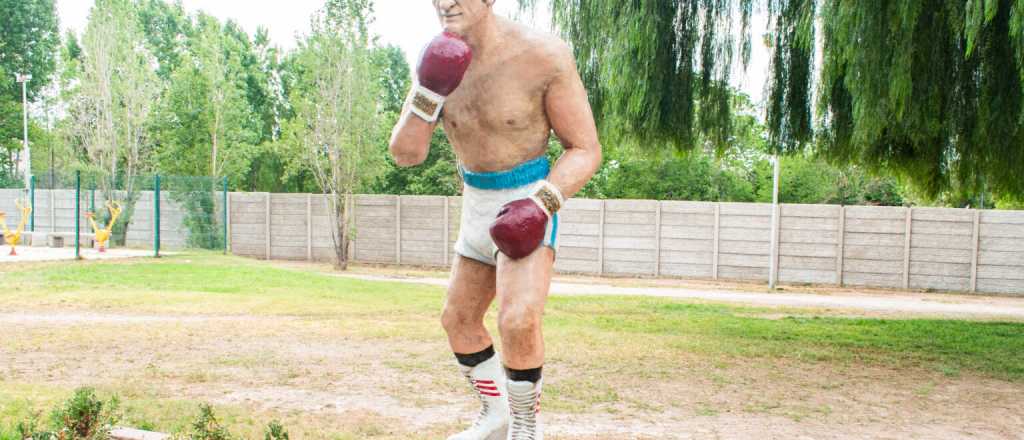 Restauraron las esculturas de Nicolino Locche y Aníbal Troilo en Ciudad