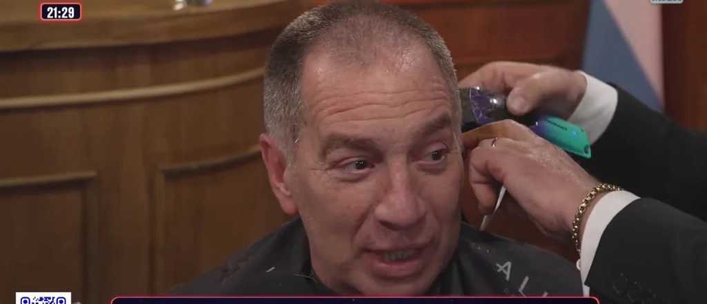 Video: Santilli cumplió su promesa de campaña y se rapó con el Gordo Dan