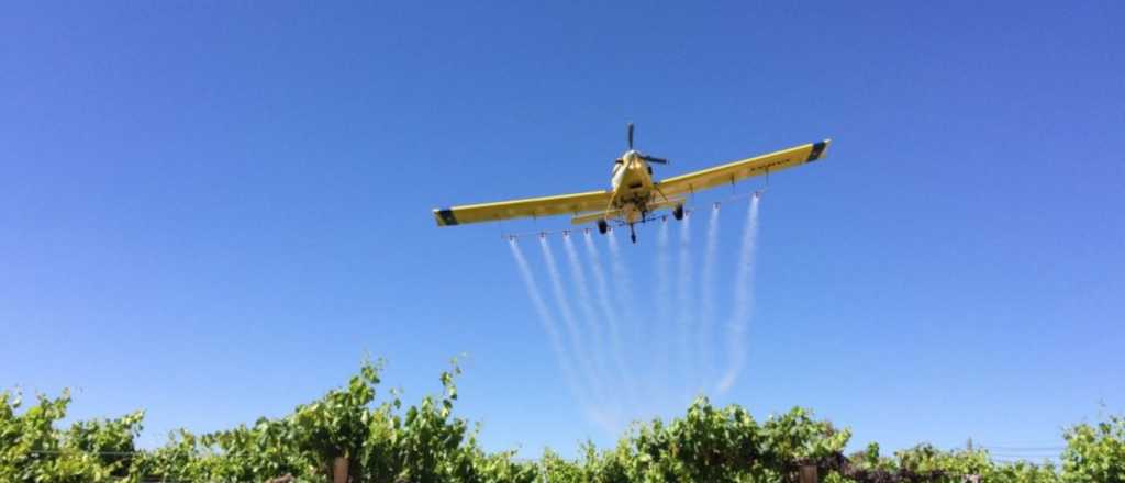 Un avión chocó con unos cables en San Martín y aterrizó a salvo