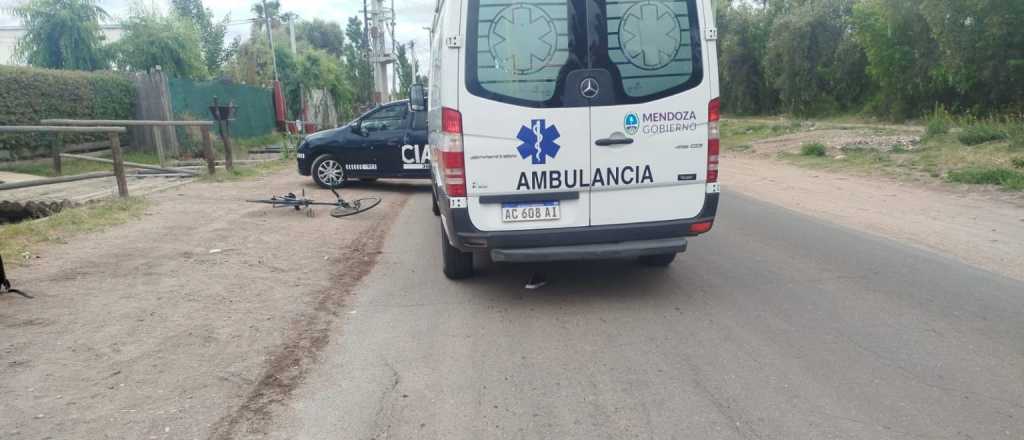Un camión los atropelló en Lavalle: un ciclista murió y hay dos mujeres heridas