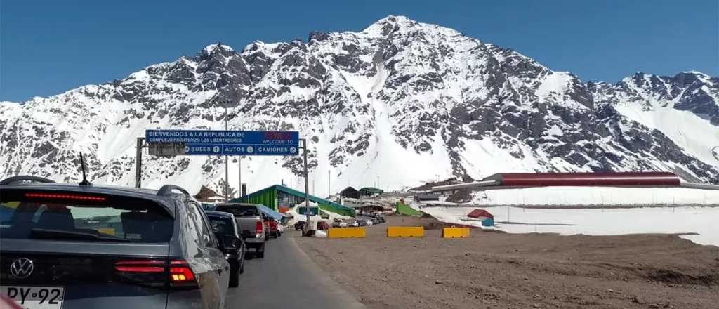 Es fin de semana largo en Chile y refuerzan el paso Cristo Redentor