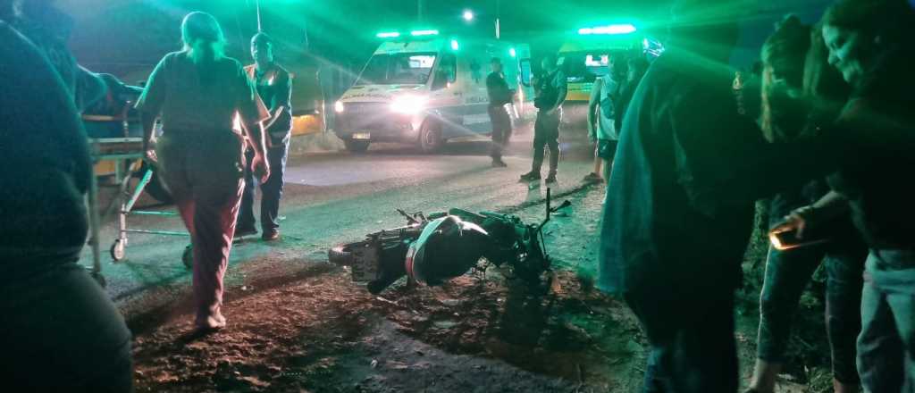 Dos motos chocaron de frente en Colina Segovia y hay cuatro heridos