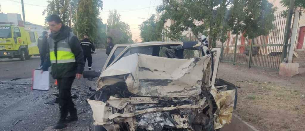 Una persona muri&oacute; en un terrible choque frontal en Guaymall&eacute;n 