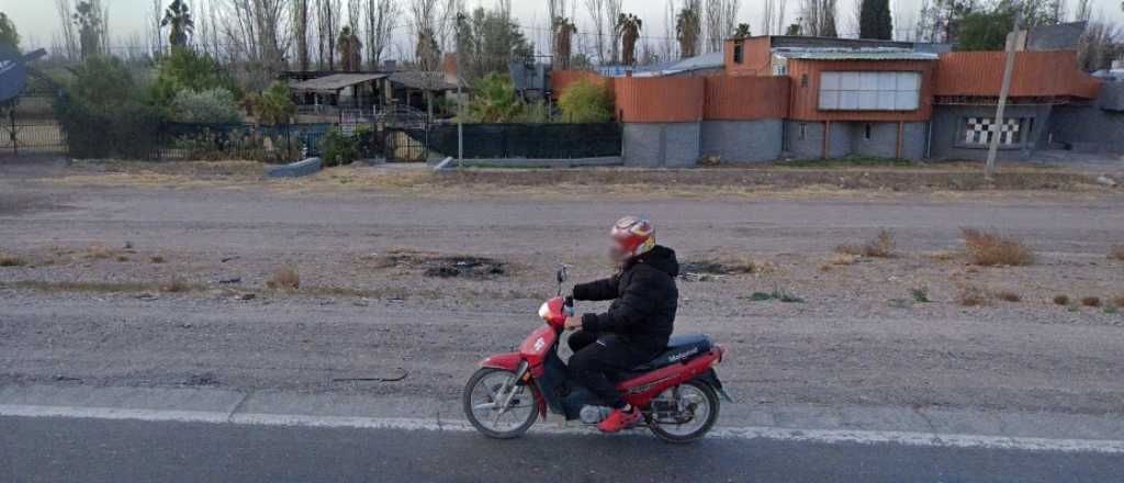 Circulaba frente al boliche "Nonquen" y bajo amenaza le robaron su moto