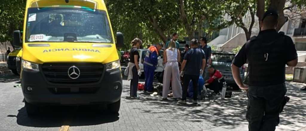 Dos chicos fueron atropellados frente al Parque y uno murió